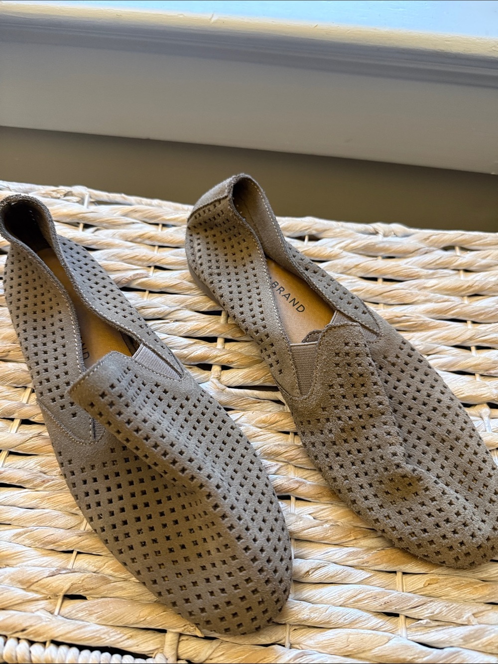 Lucky Brand Charsa size 8  Slip-On Flats in Taupe